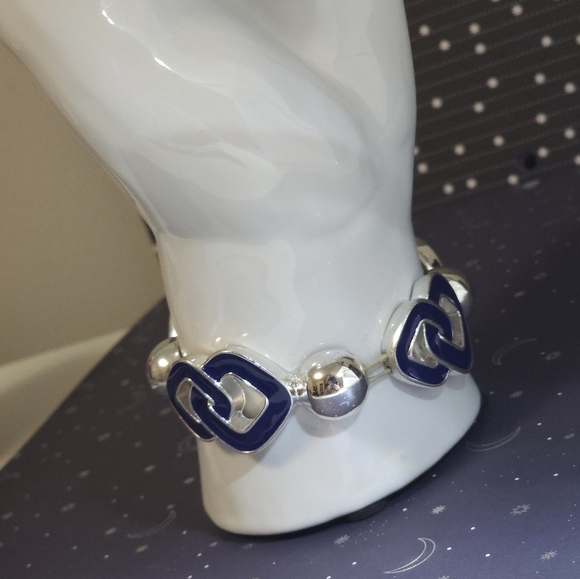Liz Claiborne Silver Tone Blue Enamel Necklace & Bracelet Set - Picture 6 of 7